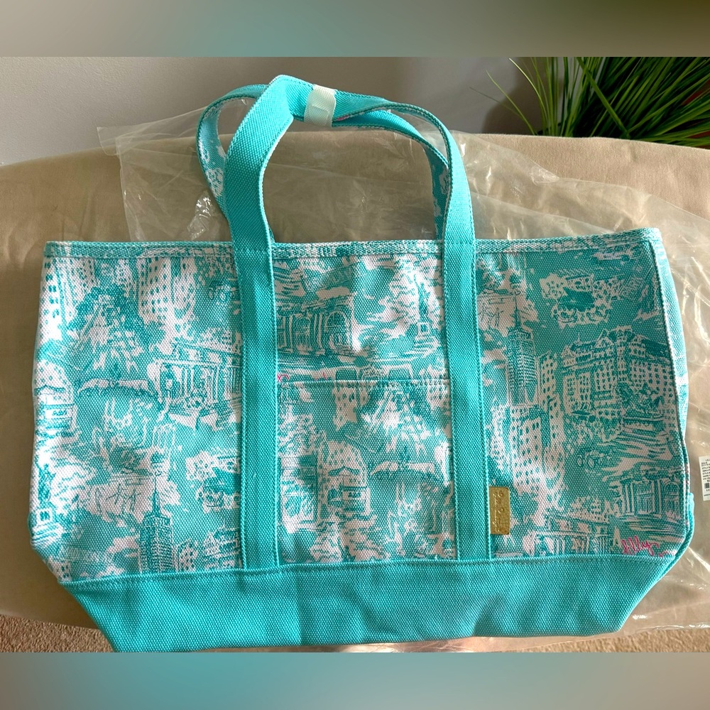Lily Pulitzer Getaway Tote Lily Loves NYC/ NYC Toile pattern NWT